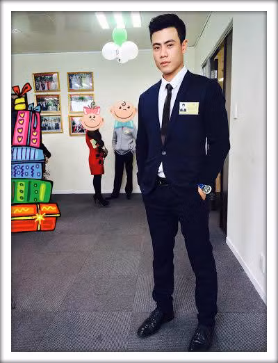 Vẻ đẹp lịch lãm của Tiến Huy trong bộ vest.