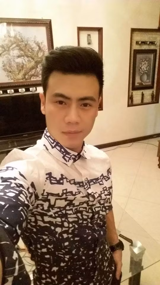 Không những chỉ sở hữu một thân hình săn chắc và khỏe khoắn, Tiến Huy còn sở hữu một gương mặt đẹp với nhiều góc cạnh.