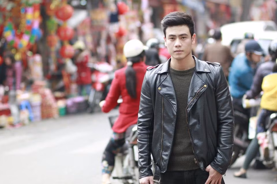 Khuôn mặt đẹp cùng thân hình chuẩn, nhìn Tiến Huy chẳng khác nào một người mẫu đích thực. Ảnh: FBNV.