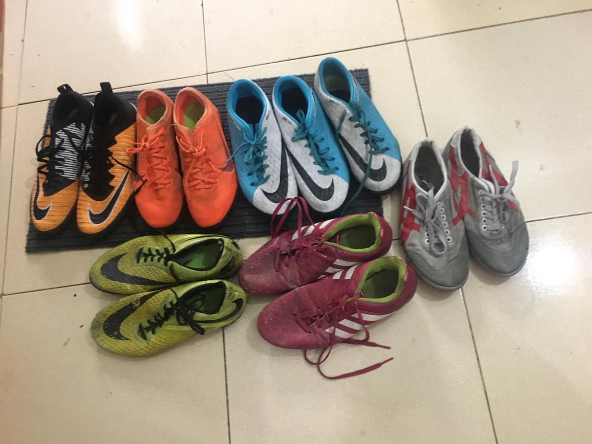 Nickname Quang Hàn chia sẻ: "Đúng là con trai cũng nhiều đồ thể thao nhưng mà mua về là sẽ dùng liên tục chứ không như phụ nữ. Thích thì thích bằng được nhưng mua về nhiều khi để xó còn chẳng quan tâm".