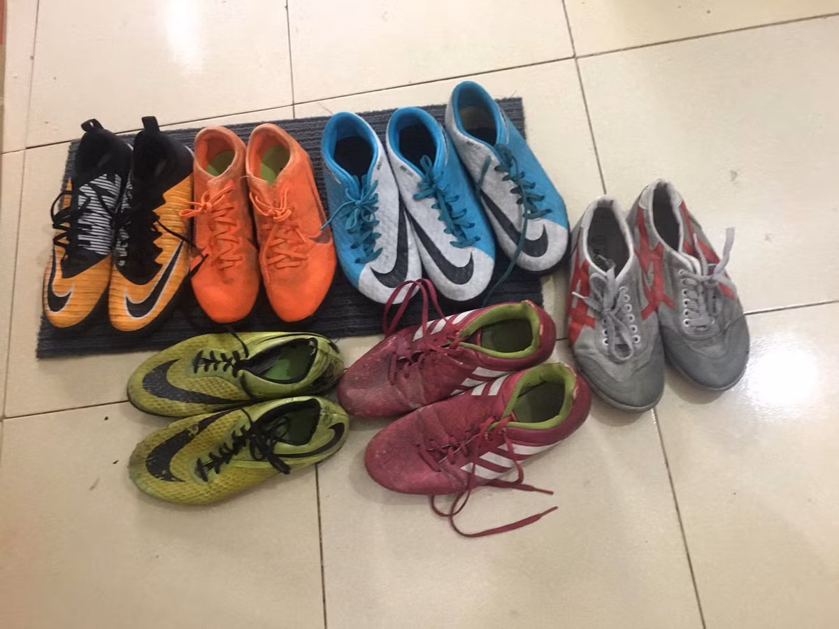 Nickname Quang Hàn chia sẻ: "Đúng là con trai cũng nhiều đồ thể thao nhưng mà mua về là sẽ dùng liên tục chứ không như phụ nữ. Thích thì thích bằng được nhưng mua về nhiều khi để xó còn chẳng quan tâm".