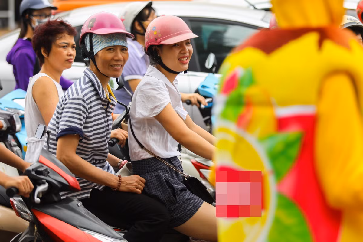 Những hình ảnh và những clip về nhân vật quảng cáo đặc biệt này nhanh chóng tạo nên 2 luồng ý kiến.