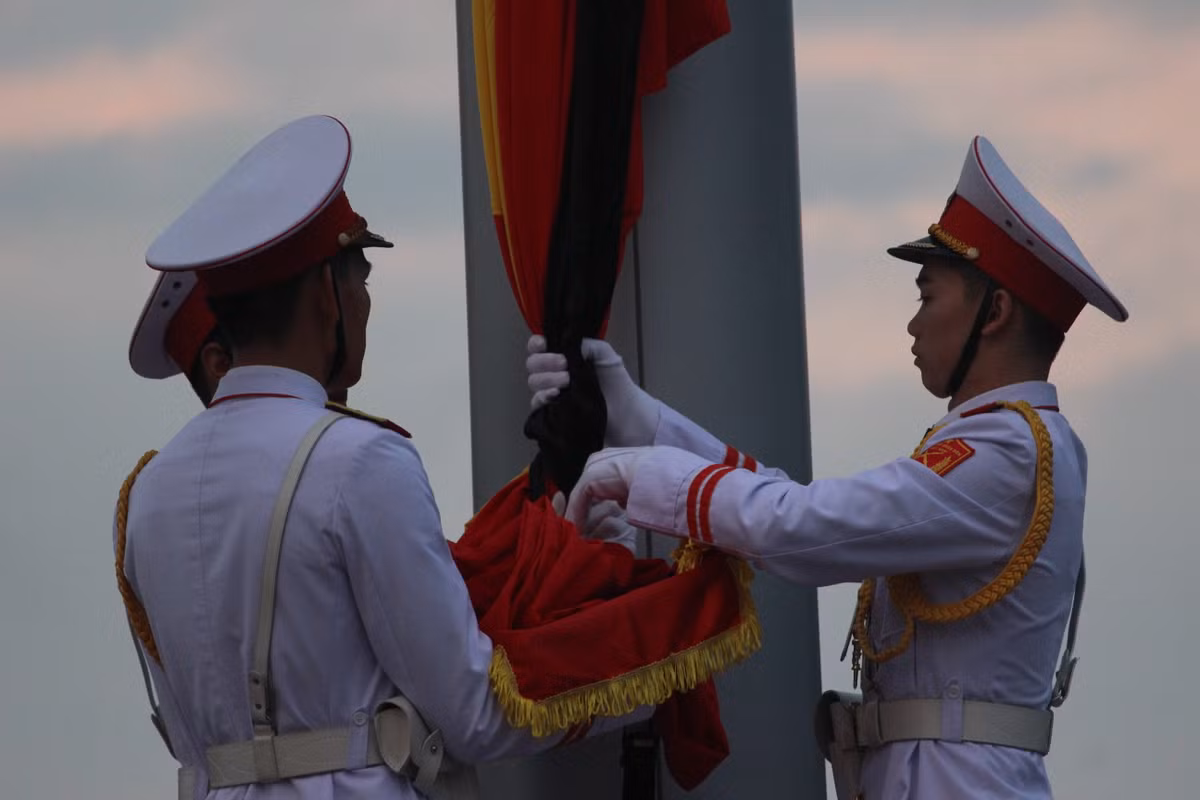 Bộ Văn hóa, Thể thao và Du lịch đề nghị các cơ quan, công sở trong cả nước và các cơ quan đại diện của Việt Nam ở nước ngoài treo cờ rủ trong hai ngày Quốc tang (ngày 26-27/9).