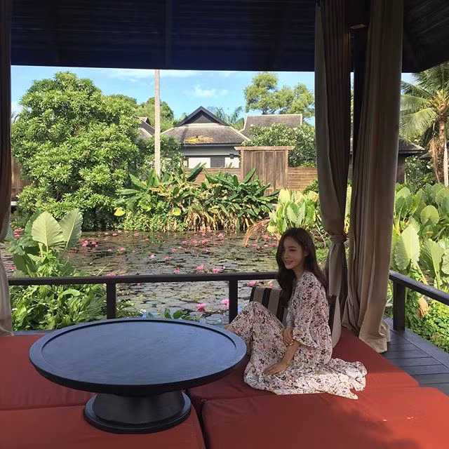 Tuy nhiên, những fan hâm mộ của người mẫu ảnh lookbook Hàn Quốc này lại cho rằng, khuôn mặt đã đẹp thì dù có đeo kính hay không cũng không làm ảnh hưởng nhiều.