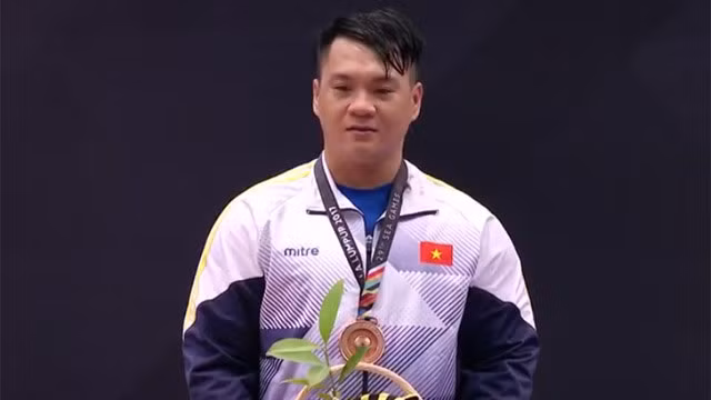 Sau tấm HCĐ SEA Games ở nội dung 85 kg nam môn cử tạ, đoàn thể thao Việt Nam có tổng số 58 HCV, 50 HCB và 60 HCĐ tại SEA Games 29 và chỉ hơn đúng đội xếp thứ 4 là Singapore đúng một HCV.