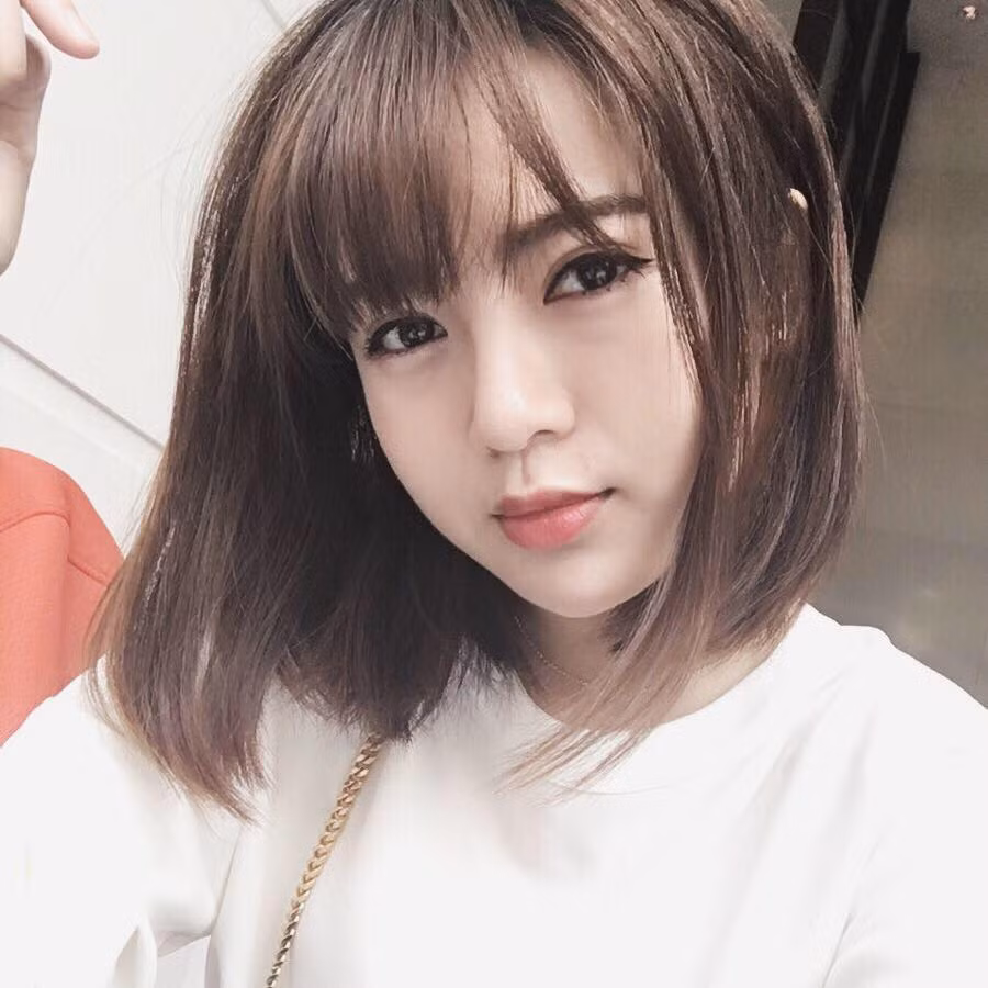 Khi được hỏi về chuyện tình của mình, Tú Linh thừa nhận rằng đang yêu nhưng xin phép không nhắc về danh tính cũng như hình ảnh của đối phương để đảm bảo chuyện riêng tư và không ảnh hưởng tới cuộc sống.