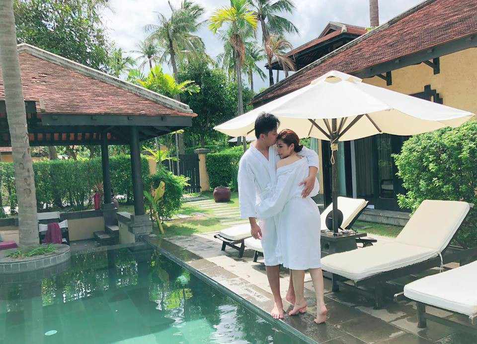 Nhắc đến những hot girl đời đầu, bên cạnh những cái tên như Tâm Tít, Hoàng Thùy Linh, Mi Vân, Vân Hugo người ta còn nhớ đến hot girl Vân Navy, cô nàng từng góp mặt trong bộ phim Nhật kí Vàng Anh cũng như series 5S Online.