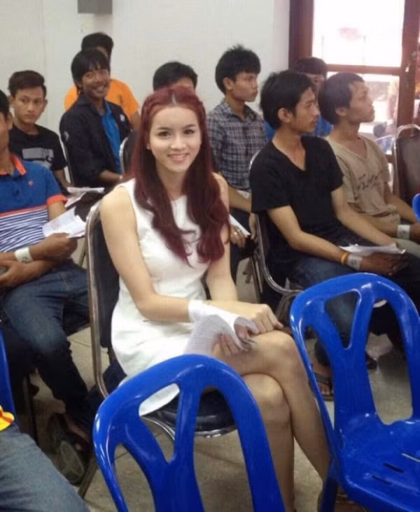 Bong hong chuyen gioi Thai Lan di kham... nghia vu quan su