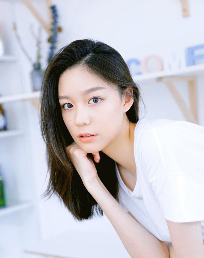 Nói đến Trung Quốc ngoài các hot girl đình đám từng xuất hiện trong các phim ảnh thì các tiểu thư con các đại gia cũng là một chủ đề rất hot được dân mạng nước này bàn tán xôn xao. Mới đây nhất, mọi sự quan tâm đã được đổ dồn về ái nữ 18 tuổi khiến dân mạng phải ngây ngất khi khoe chiều cao khủng và gương mặt xinh xắn.