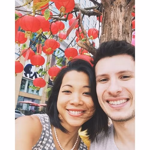 Trải qua những ngày tháng dài xa cách rồi sau đó, cặp đôi này lại tìm cách để được gặp lại nhau khi phải đi qua 12 quốc gia, 2 lục địa và cùng với đó là thời gian 3 năm trường chờ đợi.