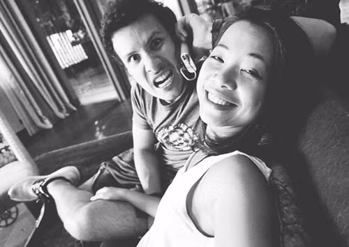 Milena Nguyễn và Raphael Augusto Fraga trao nhau nụ hôn lần cuối cách đây 6 tháng tại Frankfurt (Đức). Họ cứ thế cứ khắc khoải chờ đợi để một ngày được gặp nhau.