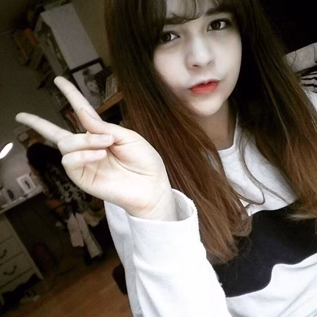 Trên trang cá nhân của mình, Mageialu vẫn thường xuyên đăng tải những hình ảnh chụp cận mặt cùng những biểu cảm cực nhắng và đã nhận được khá nhiều sự quan tâm từ bạn bè và những người yêu mến cô.