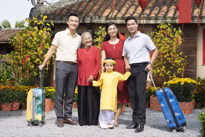 Chuyện việc dùng thời gian nghỉ Tết để đi du lịch vẫn thành chủ đề tranh cãi của nhiều bạn trẻ.