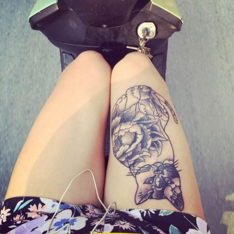 Việc kì thị, dè bỉu các cô gái với những hình xăm cho thấy suy nghĩ cũ kĩ, có phần cổ hủ bởi tại sao đàn ông có thể xăm mà phụ nữ lại không thể?