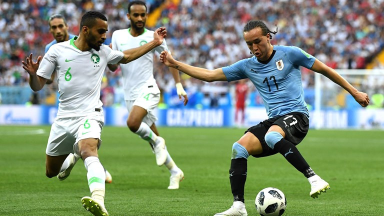 Trận đấu dần trôi về những phút cuối trong sự tấn công tuyệt vọng của các cầu thủ Ả Rập Xê-út. Còn với Uruguay, việc họ làm đó chỉ là giữ bóng thật lâu và đưa ra càng xa khung thành của Muslera càng tốt.