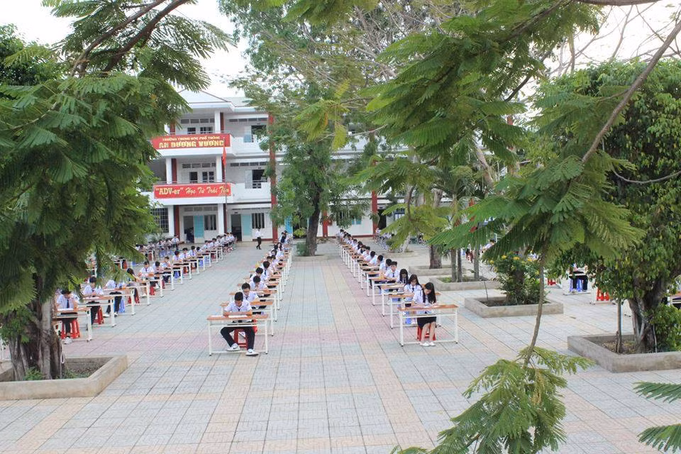 Nhưng bên cạnh đó cũng không ít những bình luận dí dỏm của cư dân mạng về cuộc thi có một không hai của trường THPT An Dương Vương.