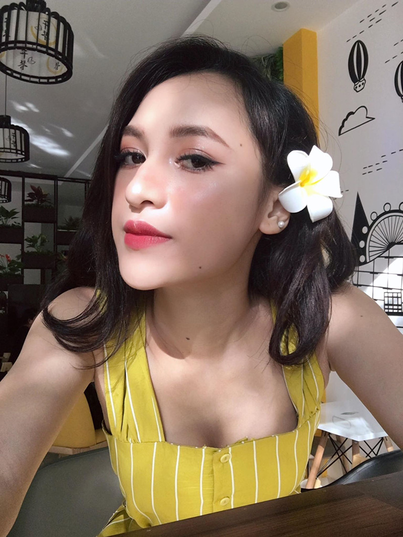 Thời gian rảnh rỗi, Duyên làm mẫu ảnh. Những khoảnh khắc chụp gương mặt giống gái Tây luôn giúp cô bạn 9X này nhận về hàng ngàn lượt thích và bình luận trên mạng xã hội.