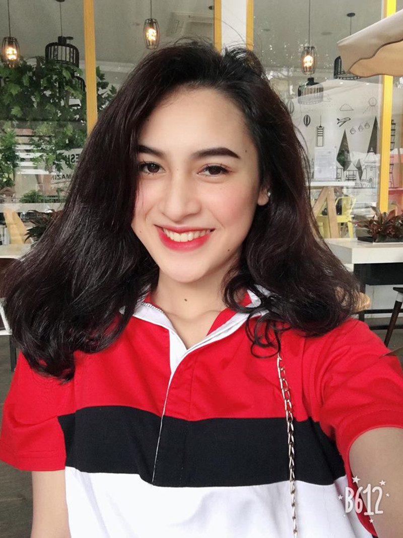 Tuy nhiên, nói đi cũng phải nói lại chính gương mặt giống Tây của Duyên là điều khiến cô bạn này được chú ý.