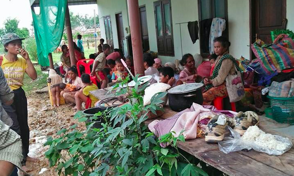 Nhưng khu tị nạn tránh lũ được giới chức Lào nhanh chóng thiết lập để cung cấp thức ăn, nước uống cho người dân sau sự cố vỡ đập thủy điện tồi tệ.