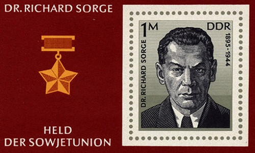 Con tem bưu chính của Đông Đức (Cộng hòa Dân chủ Đức) tưởng niệm Tiến sĩ Richard Sorge - sĩ quan quân báo của Liên Xô. Ảnh: Alchetron.