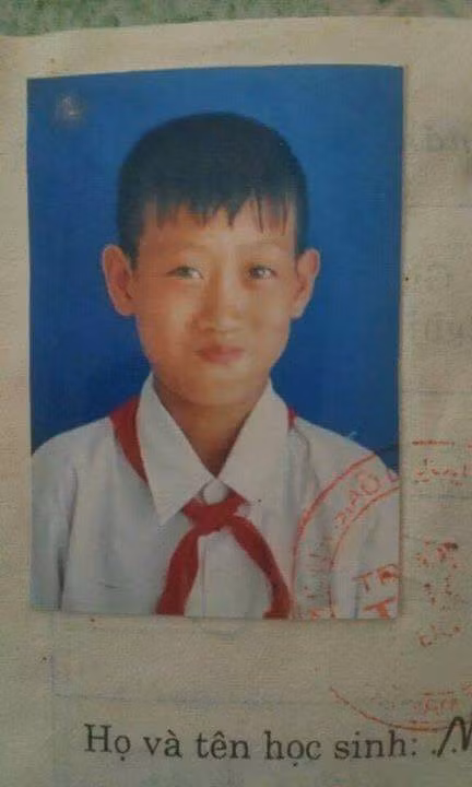 Cười không nhe răng phiên bản ảnh thẻ.