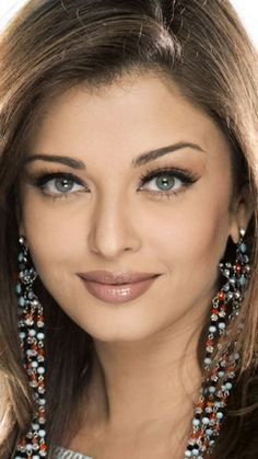 Hình ảnh của cô xuất hiện trên bìa của nhiều tạp chí danh tiếng. Tạp chí TIME từng bình chọn cô vào danh sách "100 người có ảnh hưởng nhất thế giới"