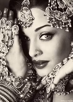 Ash đã chứng tỏ mình là một diễn viên tuyệt vời và rất chuyên nghiệp. Diễn xuất của cô trong Iruvar (1997) được đánh giá cao và cô đã giành giải nữ diễn viên xuất sắc nhất với vai diễn trong Aur Pyaar Ho Gaya (1997).