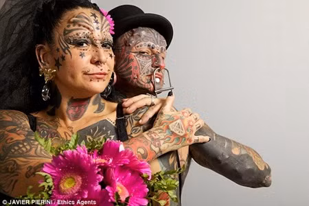 Cũng chính vì có chung sở thích xăm hình này mà cặp đôi Gabriela và Victor Peralta nên đã đến với nhau và kết duyên vợ chồng. Dù gặp nhau, cách đây 18 năm, nhưng mới gần đây, cặp vợ chồng này mới về chung một nhà.