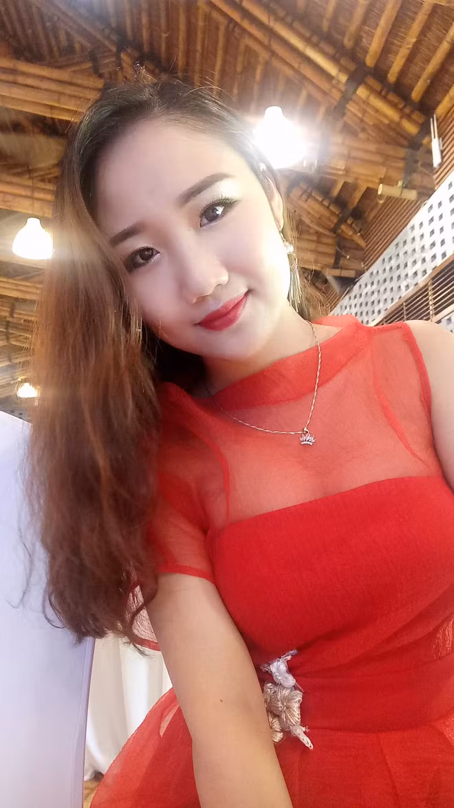 Được biết, nhân vật chính trong câu chuyện trên là Phạm Phương Liên, sinh năm 1994, hiện đang sống và làm việc tại Hà Nội. Còn bà mẹ bá đạo với cách giúp con học tốt tiếng Anh trên là cô Nguyễn Thị Hoa, sinh năm 1972, hiện đang là giáo viên tại trường Mầm non Dư Hàng Kênh, Hải Phòng. Ảnh: Beat