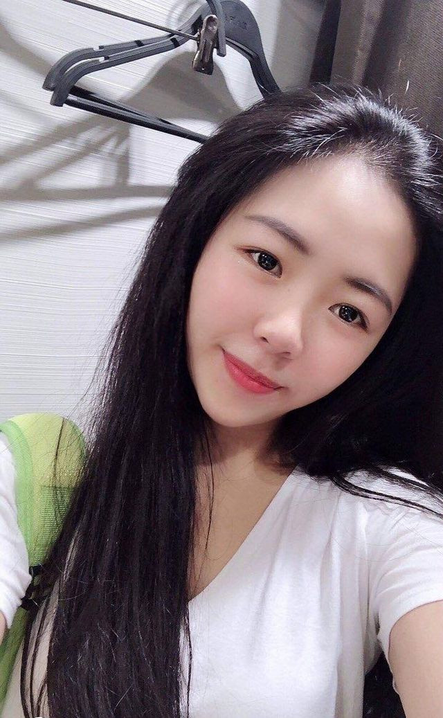 Trong suốt một năm, cô gái Đồng Nai áp dụng chế độ ăn uống khoa học, cắt giảm tinh bột, chủ yếu ăn rau, củ, trái cây ít đường. Ngoài ra, Quế Hương còn kiên trì với cardio - các bài tập giúp giảm cân và đốt mỡ thừa ở vùng đùi, bụng hiệu quả nhất.