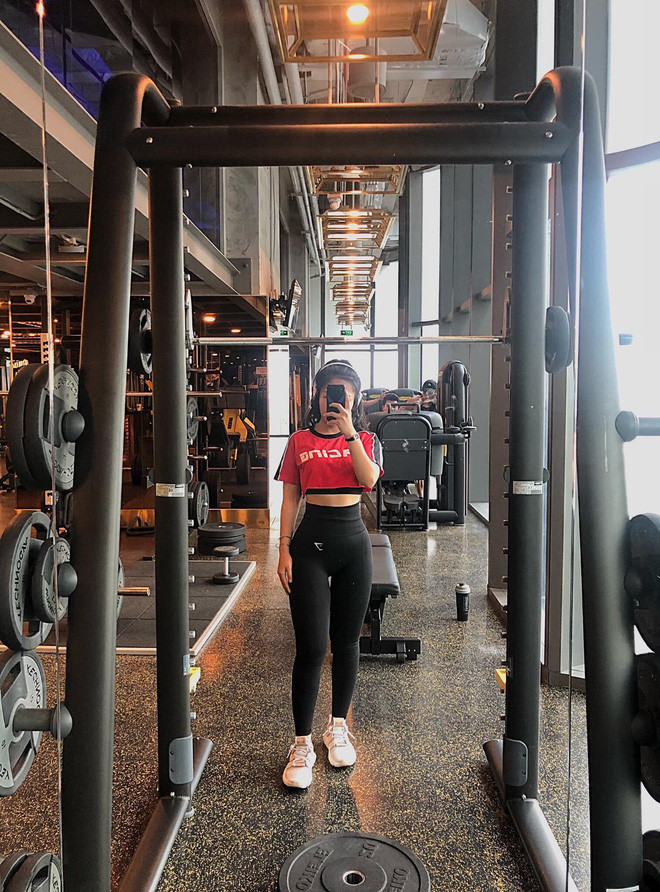 Để hiện thực hóa ước mơ, khiến mọi người xung quanh không còn coi thường, chế giễu, Quế Hương hạ quyết tâm "lột xác" bằng một chế độ ăn uống khoa học, kết hợp tập luyện.