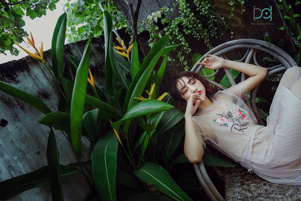 Một số tác phẩm đưa diễn viên trẻ Trịnh Thảo đến với khán giả như “Phim Cấp 3 - Phần 4 Học Đường Nổi Loạn, “Ngược Nắng”. “Hide”, “Trong Mắt Anh -Em Là Gì?”, phim truyền hình “Ác Thú Vô Hình”, sitcom “Ngũ long Công Chúa”.