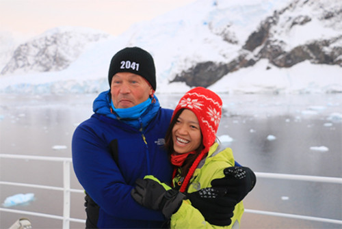 Tại Nam cực, Nhân và các thành viên cùng đoàn có thể vô tư đùa nghịch với những chú hải cẩu hay chim cánh cụt mà không lo chúng bỏ chạy. Chúng không sợ người vì chúng không bị săn bắn hay làm hại.