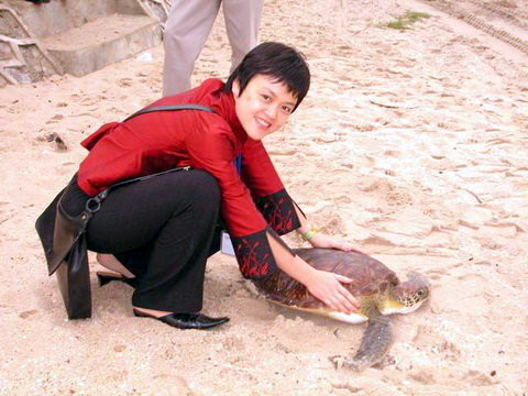 Được biết chuyến thám hiểm Nam cực của Minh Hồng được tổ chức bởi Tổ chức 2041, nhằm kỷ niệm 50 năm ngày ký kết Hiệp ước Quốc tế về Nam Cực.