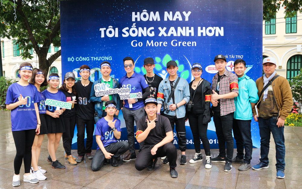 Tại Lễ phát động trong năm 2018 này, các Đại sứ của chương trình gồm ca sĩ Soobin Hoàng Sơn, ca sĩ Bảo Trâm Idol, diễn viên Việt Anh và Á hậu Thụy Vân đã chia sẻ về những hoạt động ý nghĩa của mình liên quan đến việc tiết kiệm điện.