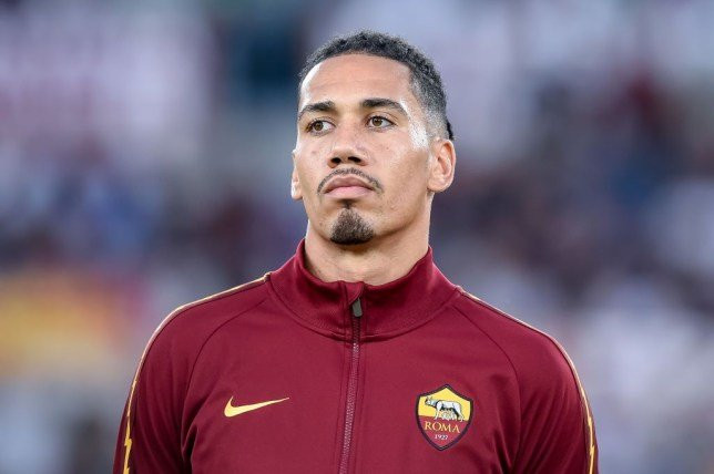 Với những đóng góp tích cực của Chris Smalling, AS Roma được cho đã lên kế hoạch đàm phán với M.U để mua đứt trung vệ này. Tuy nhiên mức giá đó không đáp ứng được yêu cầu của đội chủ sân Old Trafford. Man United muốn có 20 triệu euro cho bản hợp đồng này.