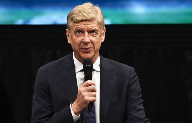 Khi được hỏi liệu có hứng thú với công việc ở Bayern Munich khi tham gia chương trình bình luận trên beIN SPORTS, Wenger cho hay: "Tôi đến đây để nói về những trận đấu và bạn bắt đầu bằng một câu hỏi hóc búa. Điều này khiến tôi áp lực."