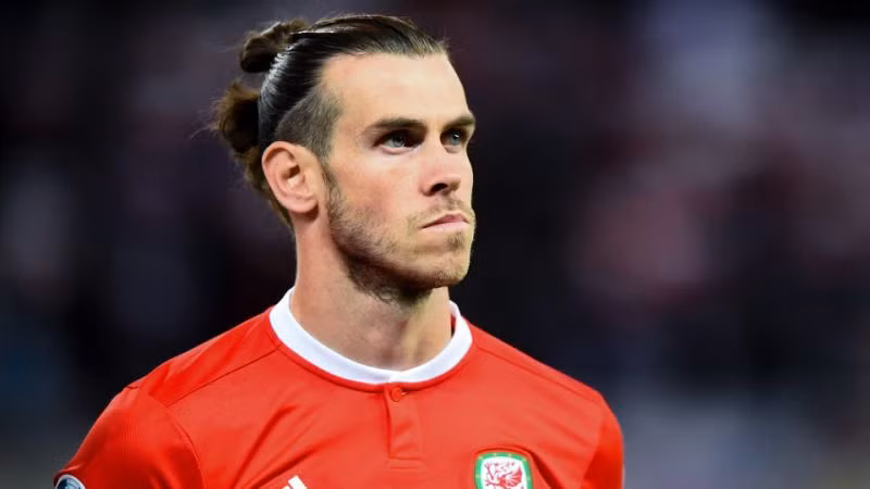 Theo Yahoo Sports, bất chấp "chấn thương", Bale vẫn có tên trong danh sách triệu tập sắp tới của tuyển Xứ Wales. Được biết chính Bale là người đã chủ động yêu cầu HLV Ryan Giggs về chuyện này.