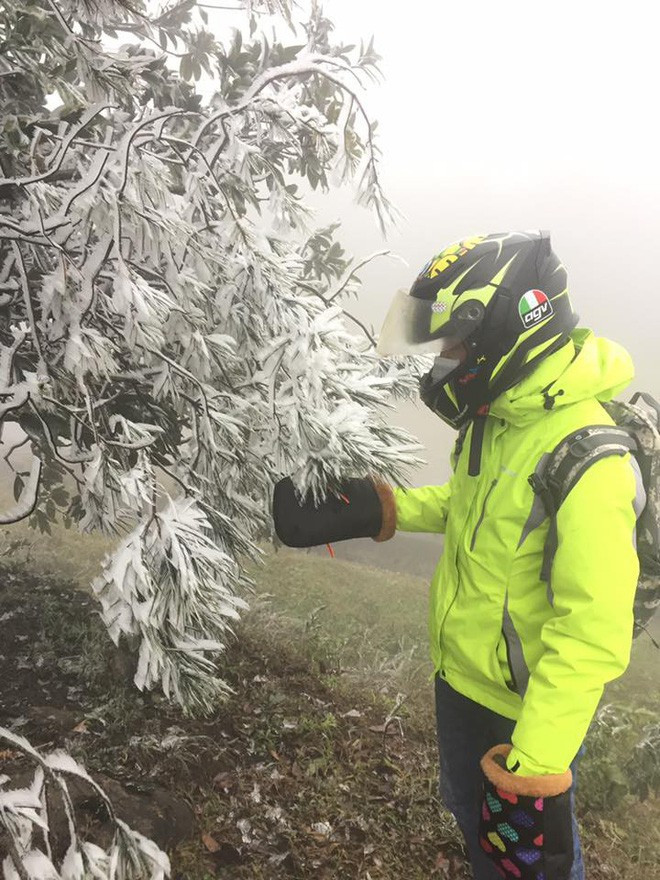 Những hình ảnh được các bạn trẻ có mặt trong những ngày Mẫu Sơn đóng băng được đăng tải rộng rãi trên MXH.