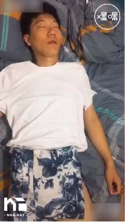 Hiện tại, đoạn video tiếp tục được chia sẻ rất nhiều trên mạng. Nhiều cô vợ đã hài hước tag chồng mình vào và hỏi "anh có thích mặc thế này không?"