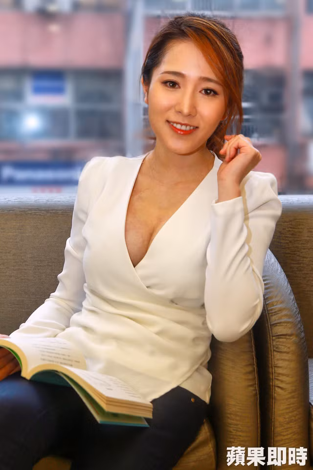 Tuy nhiên, do bất hòa với bố và không được bố cho phép đi học xa nhà, nên cuối cùng cô đã lựa chọn khoa Nha của Đại học Y khoa Đài Bắc.