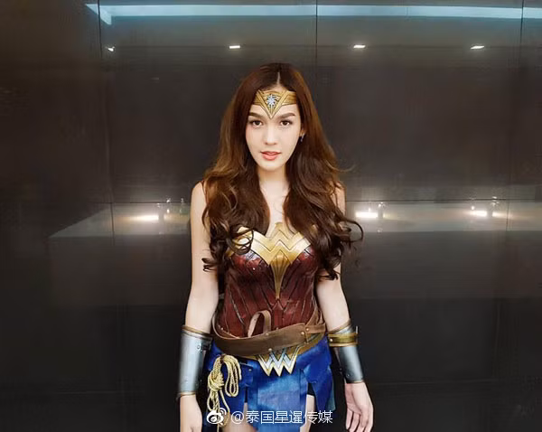 Những ngày vừa qua, sức lan tỏa của bộ phim Wonder Woman vô cùng lớn trong cư dân mạng. Hình tượng nữ chiến binh này có thể thấy xuất hiện vô cùng nhiều trên các trang thông tin điện tử.
