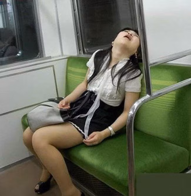 Những hình ảnh bá đạo như trên dần dần trở thành quen mặt với các cư dân mạng. Nhưng không phải vì thế mà các "thánh mạng" có thể bỏ qua và không ném đá chủ nhân của những bức ảnh này.