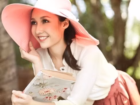 Anna Trương - con gái Anh Quân: Anna Trương với gương mặt lai tây xinh xắn nhận được sự yêu mến của công chúng. Hiện Anna Trương đang theo học tại một trường âm nhạc hàng đầu của Mỹ.