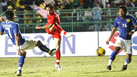 Hai lần Thành Lương và Vũ Phong giúp ĐTQG Việt Nam vươn lên dẫn trước cũng là 2 lần Indra Putra bên phía Malaysia san bằng cách biệt. Phải nhờ đến cú sút may mắn đập vào mô đất đổi hướng của Vũ Phong, ĐT Việt Nam của HLV Henrique Calisto mới có thể giành vé vào bán kết với ngôi nhì bảng B.