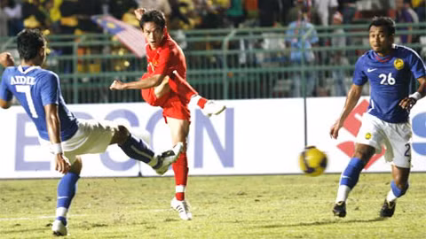 Hai lần Thành Lương và Vũ Phong giúp ĐTQG Việt Nam vươn lên dẫn trước cũng là 2 lần Indra Putra bên phía Malaysia san bằng cách biệt. Phải nhờ đến cú sút may mắn đập vào mô đất đổi hướng của Vũ Phong, ĐT Việt Nam của HLV Henrique Calisto mới có thể giành vé vào bán kết với ngôi nhì bảng B.