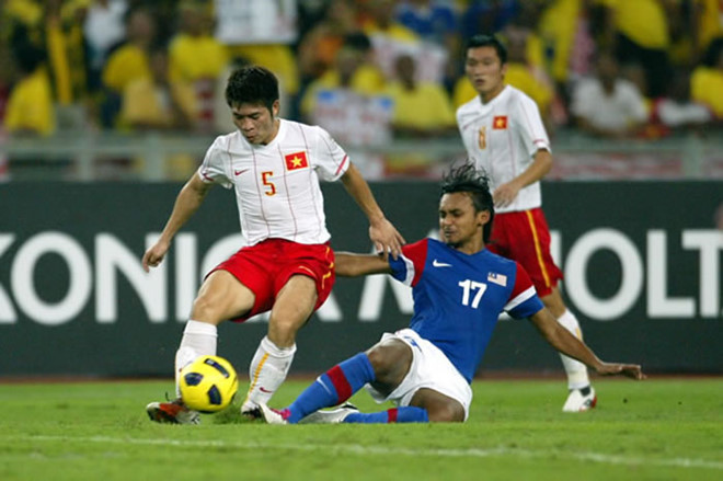 Malaysia 2-0 Việt Nam (bán kết lượt đi AFF Cup 2010): Ở trận bán kết lượt đi trên sân nhà Bukit Jalil, Malaysia đã có trận đấu xuất sắc và giành chiến thắng 2-0 trước Việt Nam nhờ cú đúp của Safee Sali.