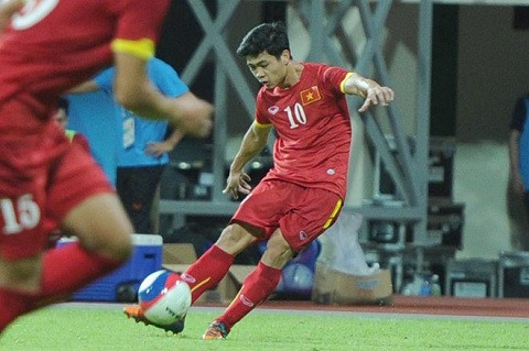 U23 Việt Nam 5-1 U23 Malaysia (vòng bảng SEA Games 2015): Vài tháng sau trận thua tủi nhục của đàn anh tại AFF Cup 2014, những người đàn em U23 đã giúp đòi lại một phần món nợ thất bại trước những người Malaysia.
