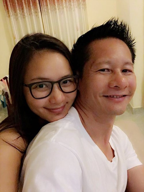 Ngày thứ 41 anh thuộc về Phan Như Thảo". "Anh yêu em, Phan Như Thảo. Kỷ niệm ngày 46..." "Phụ nữ, nếu gặp được người đàn ông tốt, cả đời không cần phải trưởng thành. Thôi, quyết định em sẽ ngố vậy hoài nhá. Ngày 54 được nhường."