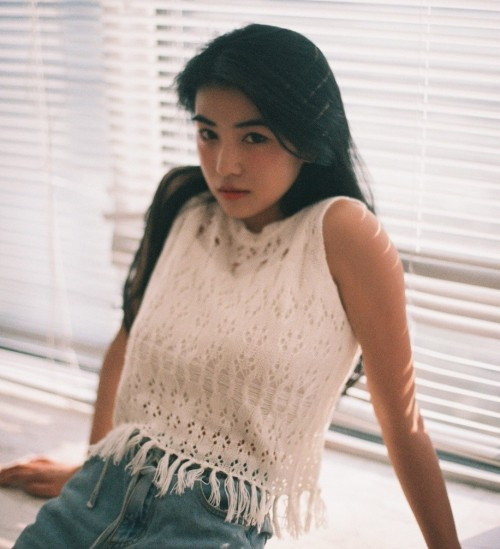 Trên trang cá nhân của mình, Khai Nha cũng chính là mẫu cho các bộ lookbook của mình.